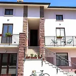 Vaarak فندق مبيت وإفطار
