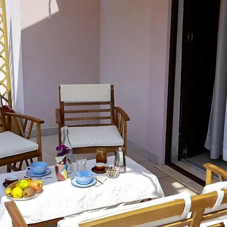 Vaarak Bed & Breakfast 3*